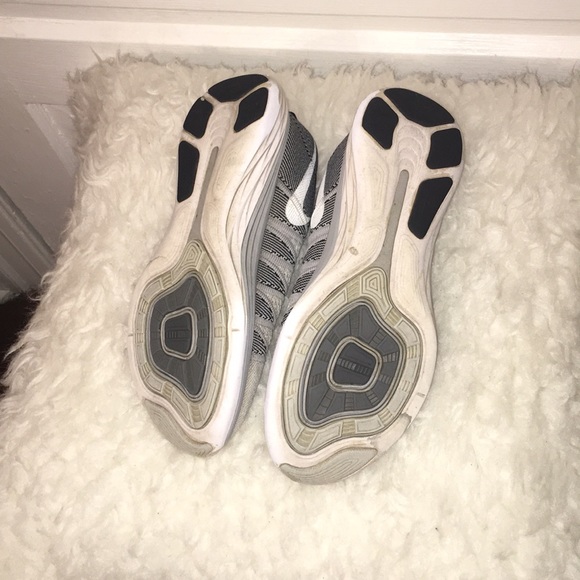 Women’s Nike sneakers grey 🔴 - Picture 3 of 5